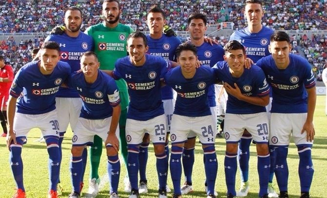 Felipe Mora debutó en el Cruz Azul.